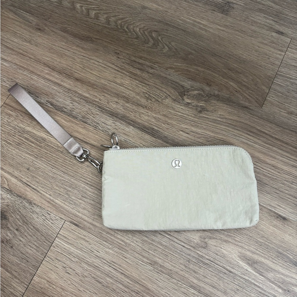Lululemon Curved Wristlet Raw Linen (First Release)